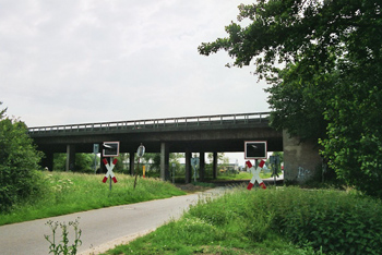A 57 Autobahn Brandstiftung Brckenbrand Vollsperrung Dormagen Nievenheim_23