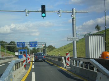 Autobahnbrcke A1 Rhein Kln Leverkusen Lkw-Schrankenanlage 176