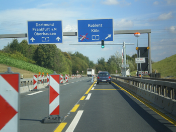 Autobahnbrcke A1 Rhein Kln Leverkusen Lkw-Schrankenanlage 178