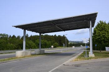 Photovoltaik Wissing Demonstrator Bundesautobahn Raststätte Hegau Solardach Solaranlage A 81 69